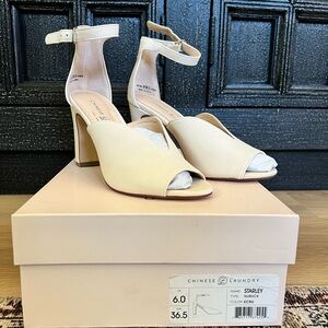 Chinese laundry Starley Peep Toe ecru white heels